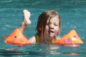 Schwimmkurs für Anfänger und Fortgeschrittene (gdl_546693303_image)