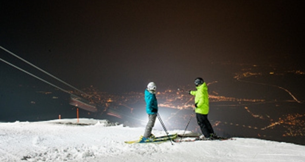 Nachtskifahren und Nachtschlitteln (gdl_650933757_image)