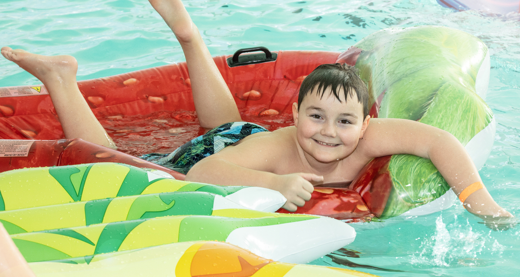 Spielnachmittage im Hallenbad (gdl_708945426_image)