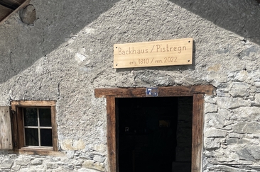 Wood-fired oven bread baking (gdl_772937941_image)