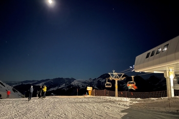 The moon is round (gdl_779246290_image)