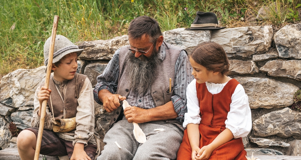 Schindeln und Schnitzen mit Alpöhi (gdl_796154249_image)