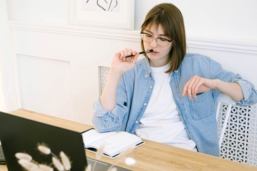 «Was bleibt echt? – Jugendliche Beziehungen in Zeiten von Social Media und KI» (gdl_801450169_image)