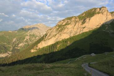Alp Farur