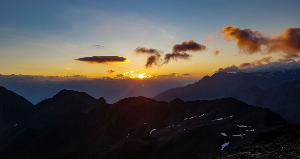 Sonnenaufgang auf der Rötlspitz (3026 m ü.M.) (gdl_810858887_image)
