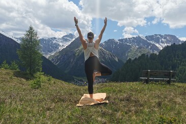 Dienstag | Mit Outdoor-Yoga in den Tag starten (gdl_810859757_image)