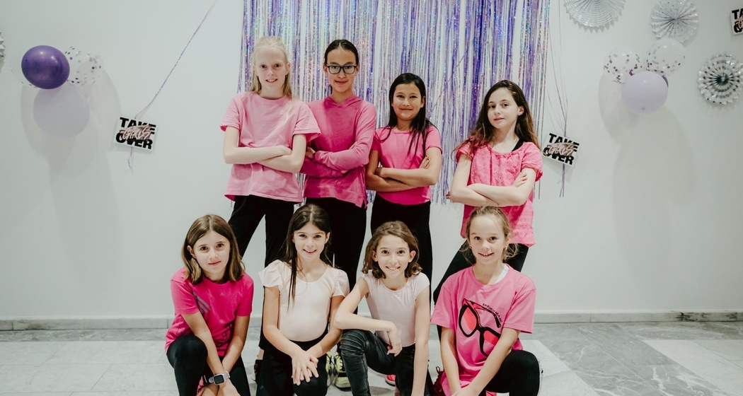 roundabout-Streetdance (gdl_813376296_image)