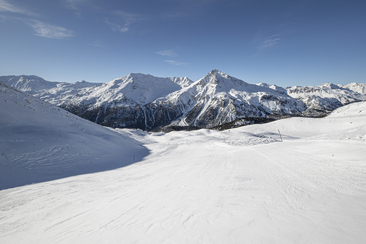 Winter sports evening for everyone (gdl_828663108_image)