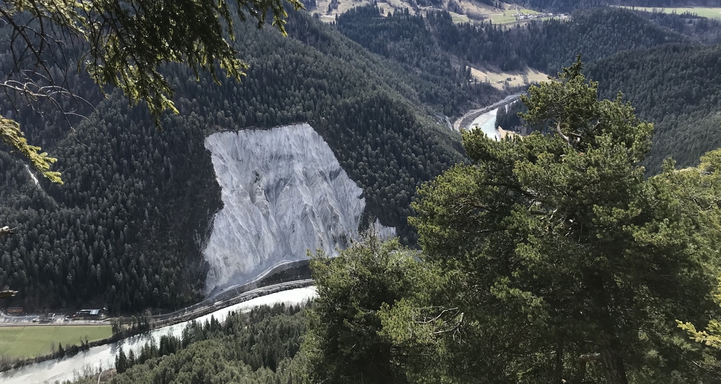 Zum Caumasee im Flimser Bergsturz (gdl_837452991_image)