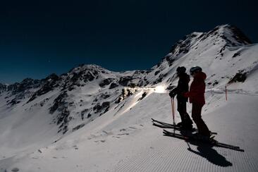 Full moon descent Rothorn (gdl_839981479_image)