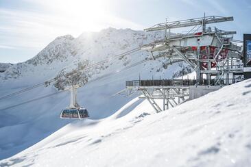 Blick hinter die Kulissen (gdl_839981639_image)