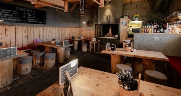 DJ @ ALP STALLA (gdl_848276414_image)