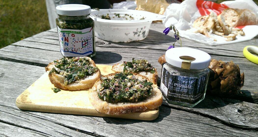 Wildkräuter kennen lernen und Pesto herstellen mit Rosemarie Kuhn (gdl_849417270_image)