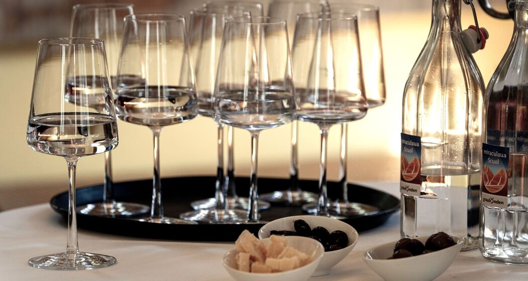 Mineralwasser-Degustation (gdl_854201033_image)