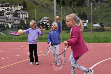 Plausch-Tennis für Kinder (gdl_859926727_image)