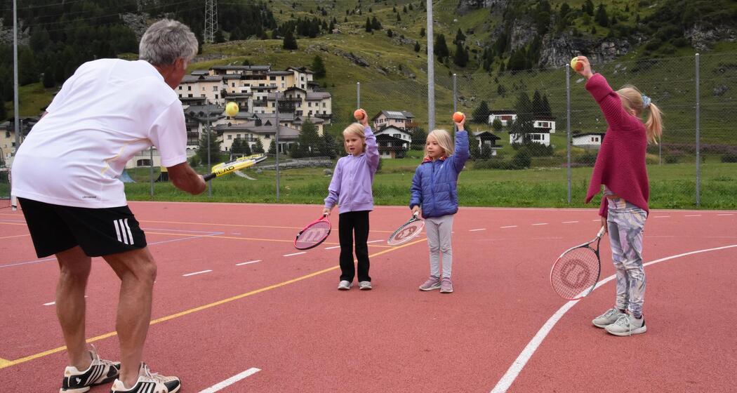 Plausch-Tennis für Kinder (gdl_859926742_image)