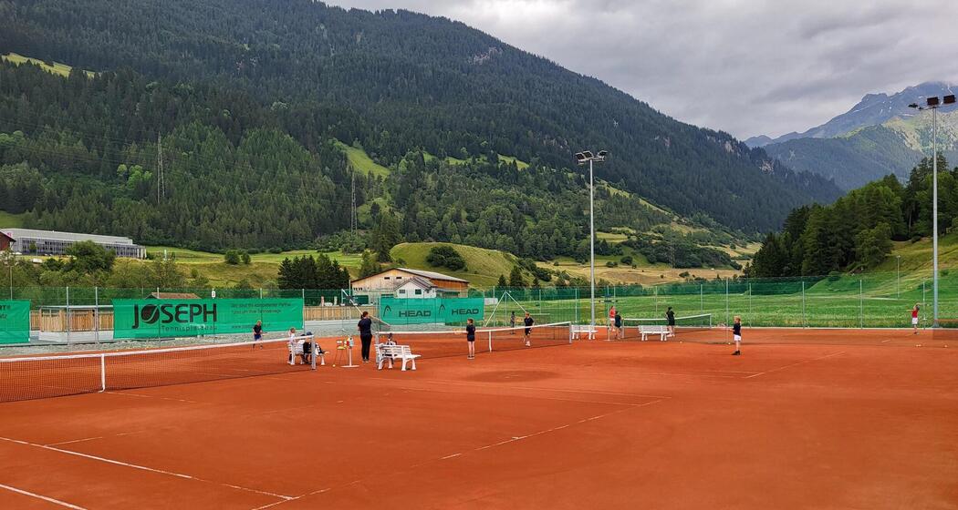 Plausch-Tennis für Kinder (gdl_859926764_image)
