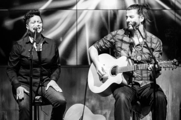 fANNtastic vibes "Peter Finc and Freda Goodlett" in Waltensburg (gdl_865921196_image)