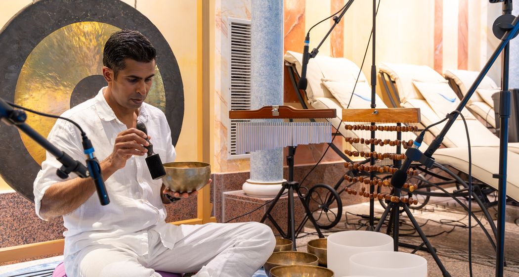 Waves of silence: «Floating» Klangbaden (gdl_866149817_image)