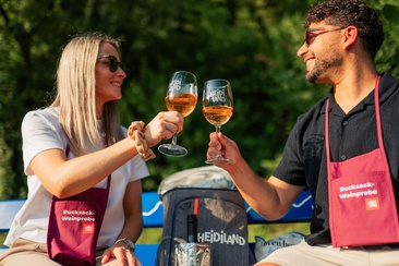 Rucksack-Weinprobe am Walensee (gdl_888228460_image)