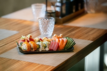 Sushi at rocks mit Live Musik (gdl_890875199_image)