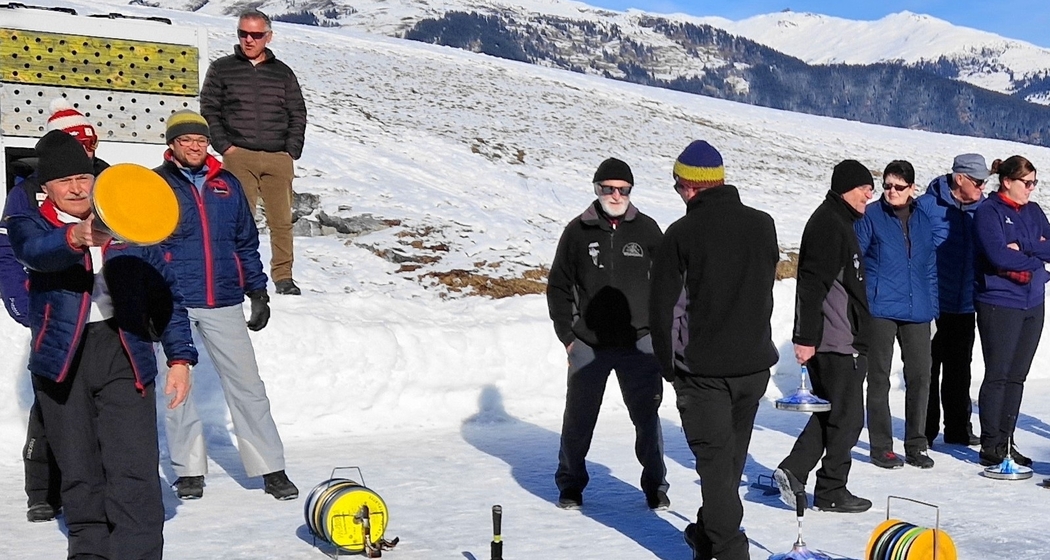 Obersaxer Eisstock-Turnier in Obersaxen-Misanenga (gdl_894503759_image)
