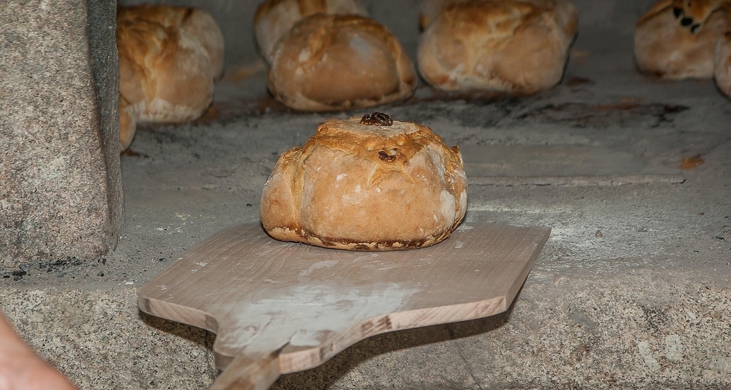 Holzofenbrot-Verkauf (gdl_896617739_image)