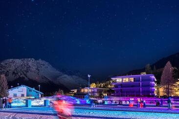 Evening Ice Skating (gdl_896621201_image)