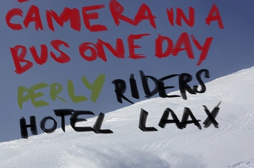 Art Exhibition : : J'ai trouvé un appareil photo dans un bus un jour par Perly (gdl_897617334_image)