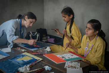 ChatBox Live Talk - The art of peacebuilding - Bombart with Co-Founder Lara Lone (gdl_897628016_image)