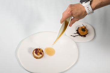 Kochkurs mit Dario Cadonau zum Thema "Grundfonds und Saucen" (gdl_898965995_image)