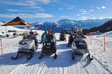 "Alpenknattern", das legendäre Oldtimer-Schneemobil-Rennen auf Grüsch Danusa (gdl_900937355_image)