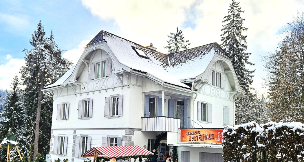 Weihnachtsbastelhaus in der Casa Caumasee am Adventsmarkt Flims Waldhaus (gdl_901360400_image)