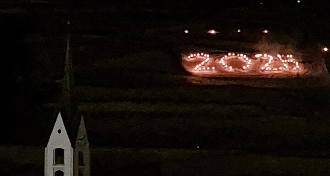 Neujahrsfackel-Abfahrt (gdl_901908378_image)