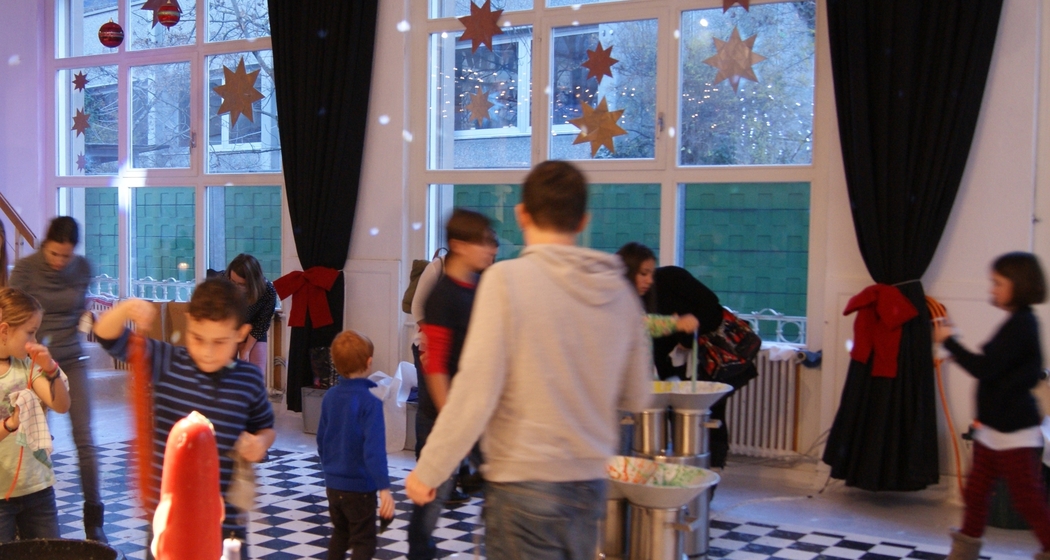 Öffentliches Kerzenziehen im Jugendhaus Stadtbaumgarten (gdl_902035064_image)