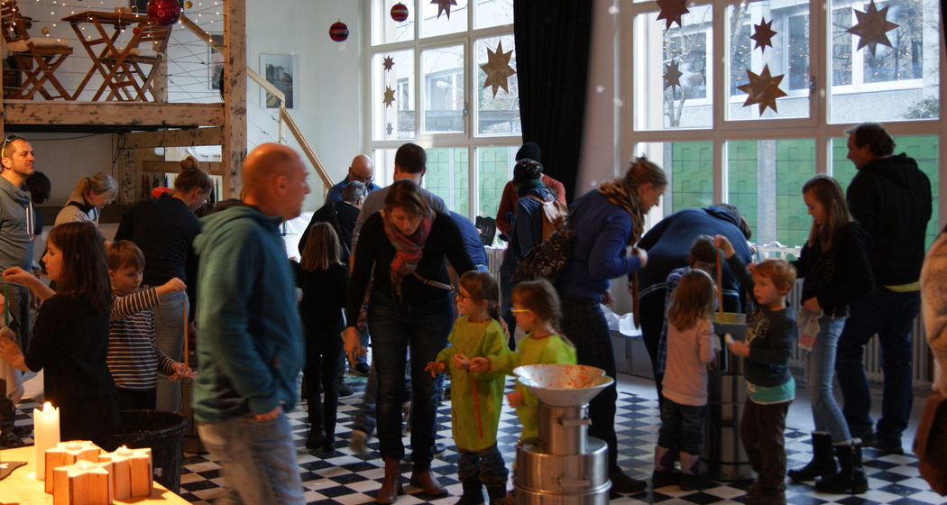 Öffentliches Kerzenziehen im Jugendhaus Stadtbaumgarten (gdl_902035065_image)