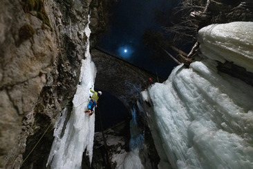 Ice Climbing Night Pontresina (gdl_902409950_image)