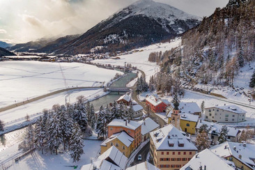 Madulain - New Year's aperitif (gdl_903556476_image)