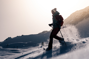 Sonnenaufgang-Schneeschuhtour in Lumnezia (gdl_904284061_image)