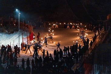 Fiaccolata, fuochi e cenone revival (gdl_904328583_image)