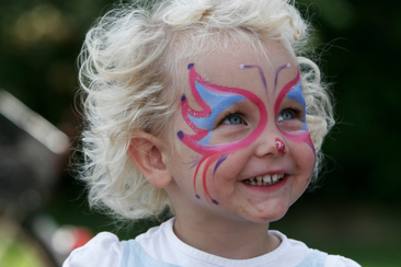 "Plai a mi": Kinderschminken in Brigels (gdl_904350951_image)