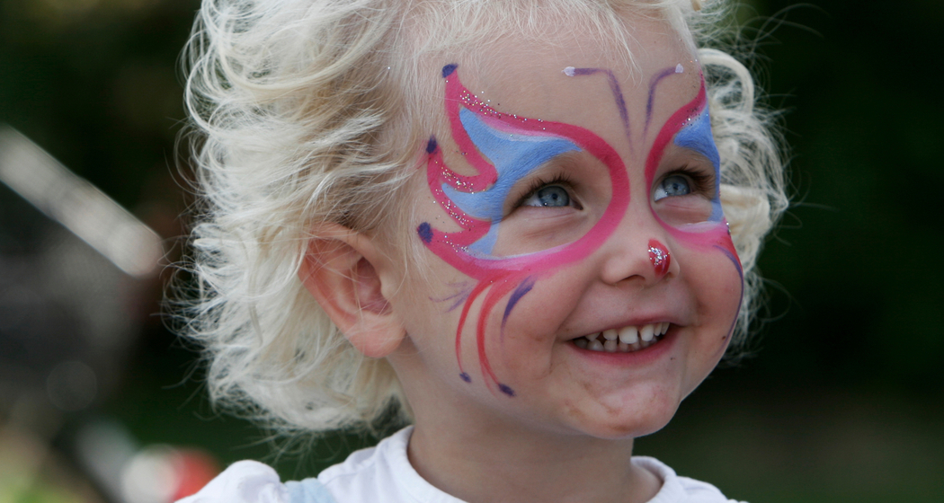 "Plai a mi": Kinderschminken in Brigels (gdl_904350951_image)