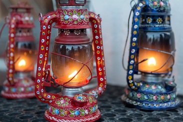 "Plai a mi" Programm: Märchenspaziergang mit Laternen in Brigels (gdl_904451129_image)