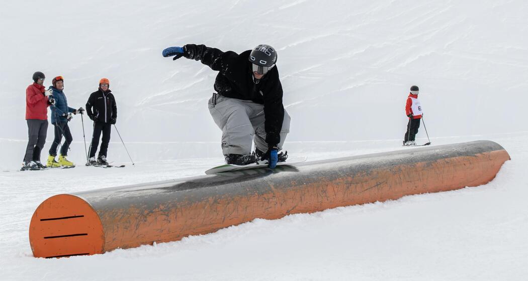 Shred Day (gdl_904860435_image)