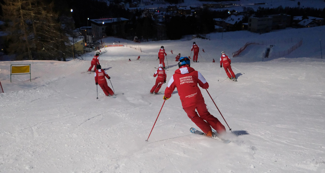 Family Snow Night Pontresina (gdl_904870260_image)