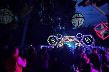 DANCE IN THE HALL (gdl_905686418_image)