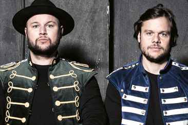 77 Bombay Street (Duo) + Julie Meletta (gdl_905783591_image)