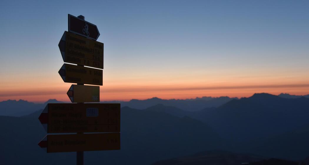 Sonnenaufgangswanderung auf das Aroser Weisshorn (gdl_907970812_image)