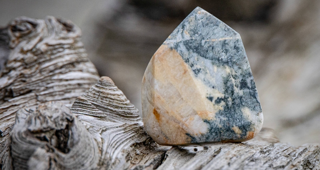 Naturerlebnis: Steine schleifen in der Rheinschlucht (gdl_908110851_image)