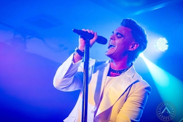 Robbie Williams Show by Dan Budd (gdl_910190260_image)